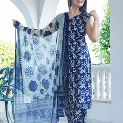 Bold Floral Print Sleeveless Kurta Set with Dupatta