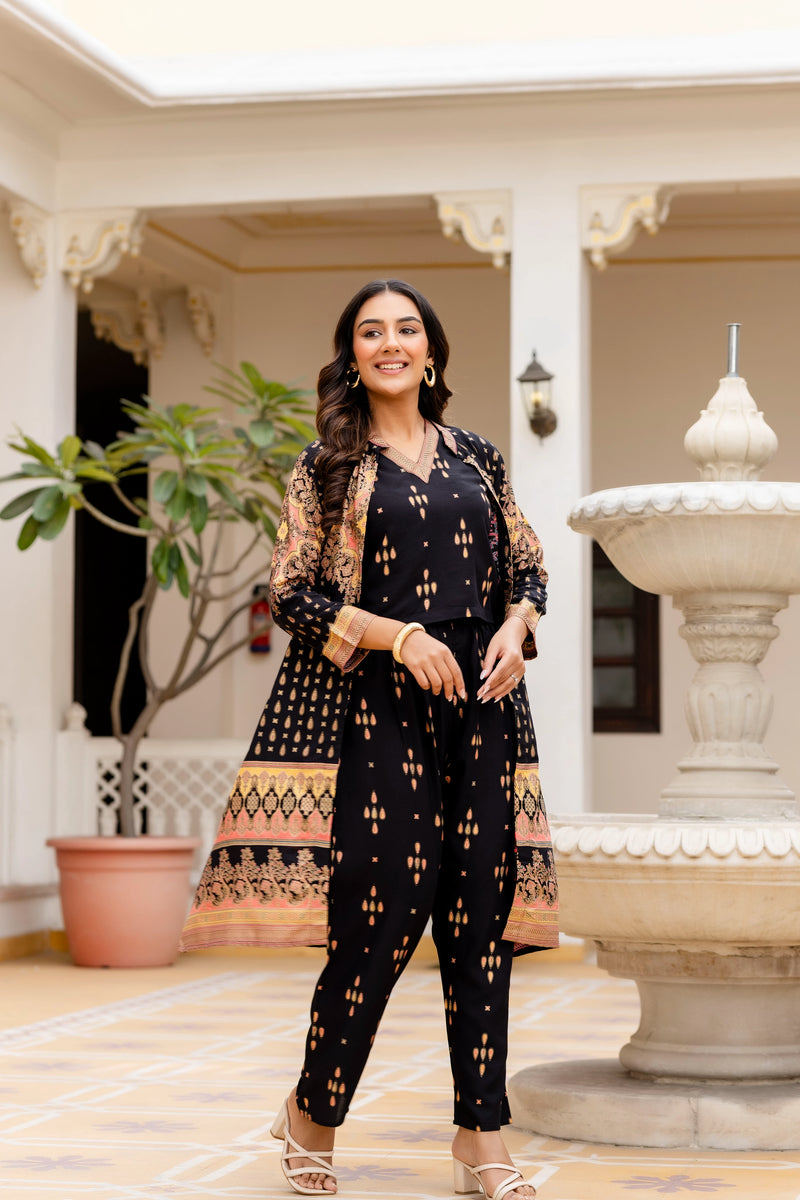 Stylish printed shrug co ord set
front view
