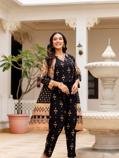 Stylish printed shrug co ord set
front view