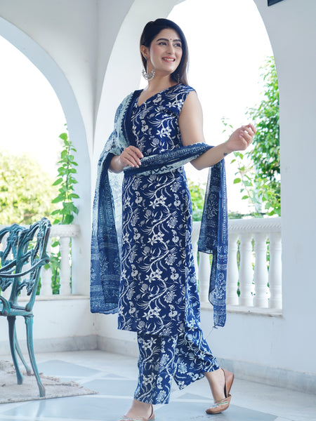 Bold Floral Print Sleeveless Kurta Set with Dupatta